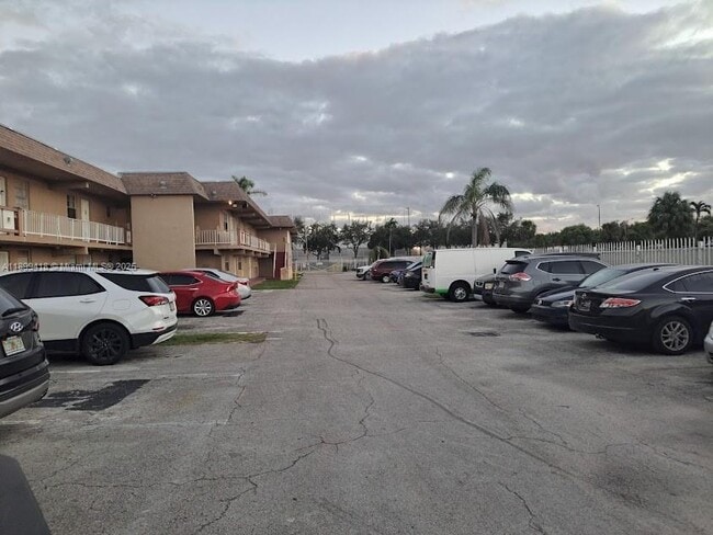 Photo - 301 NW 177th St Unidad 136