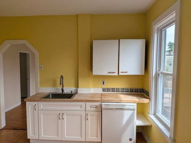 14 Glenwood Ave Unit 2