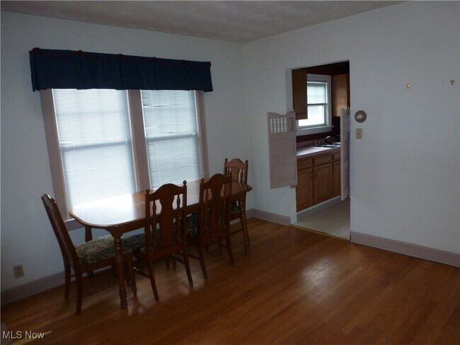 Photo - 48260 National Rd W