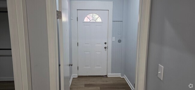 Building Photo - 541 Pond St Unit ed #1 first floor Rental