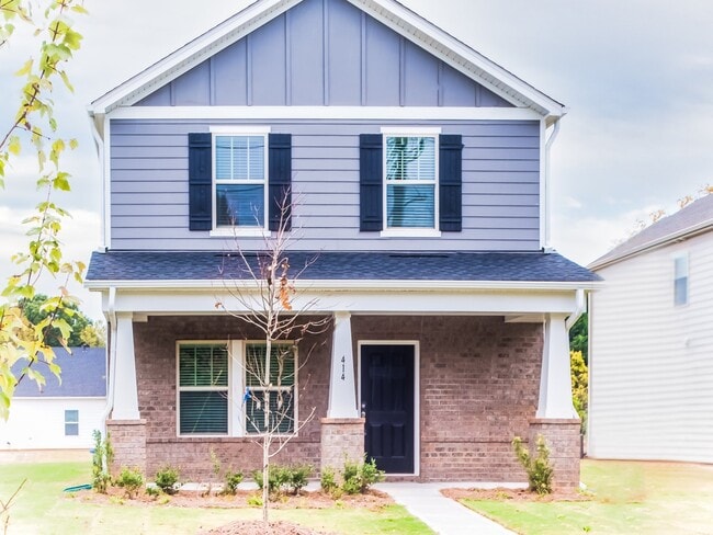 Building Photo - "Charming 3-Bedroom Retreat with 2.5 Baths in the Heart of Belmont!"