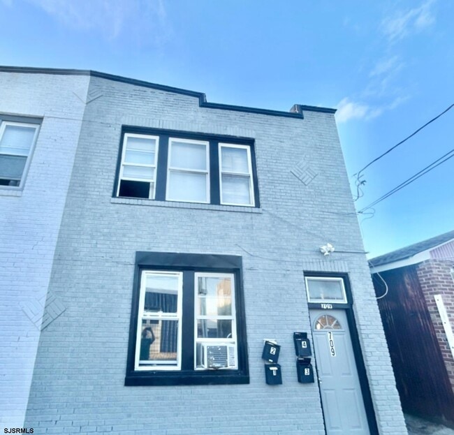 Building Photo - 709 Adriatic Ave