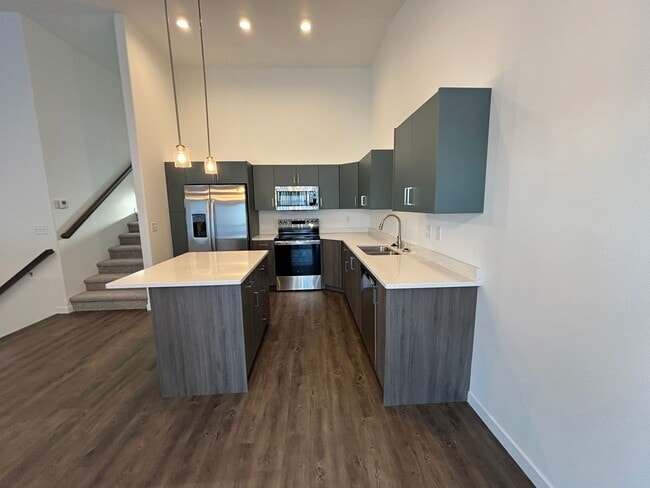 Building Photo - 3 Bed 3 Bath Townhome