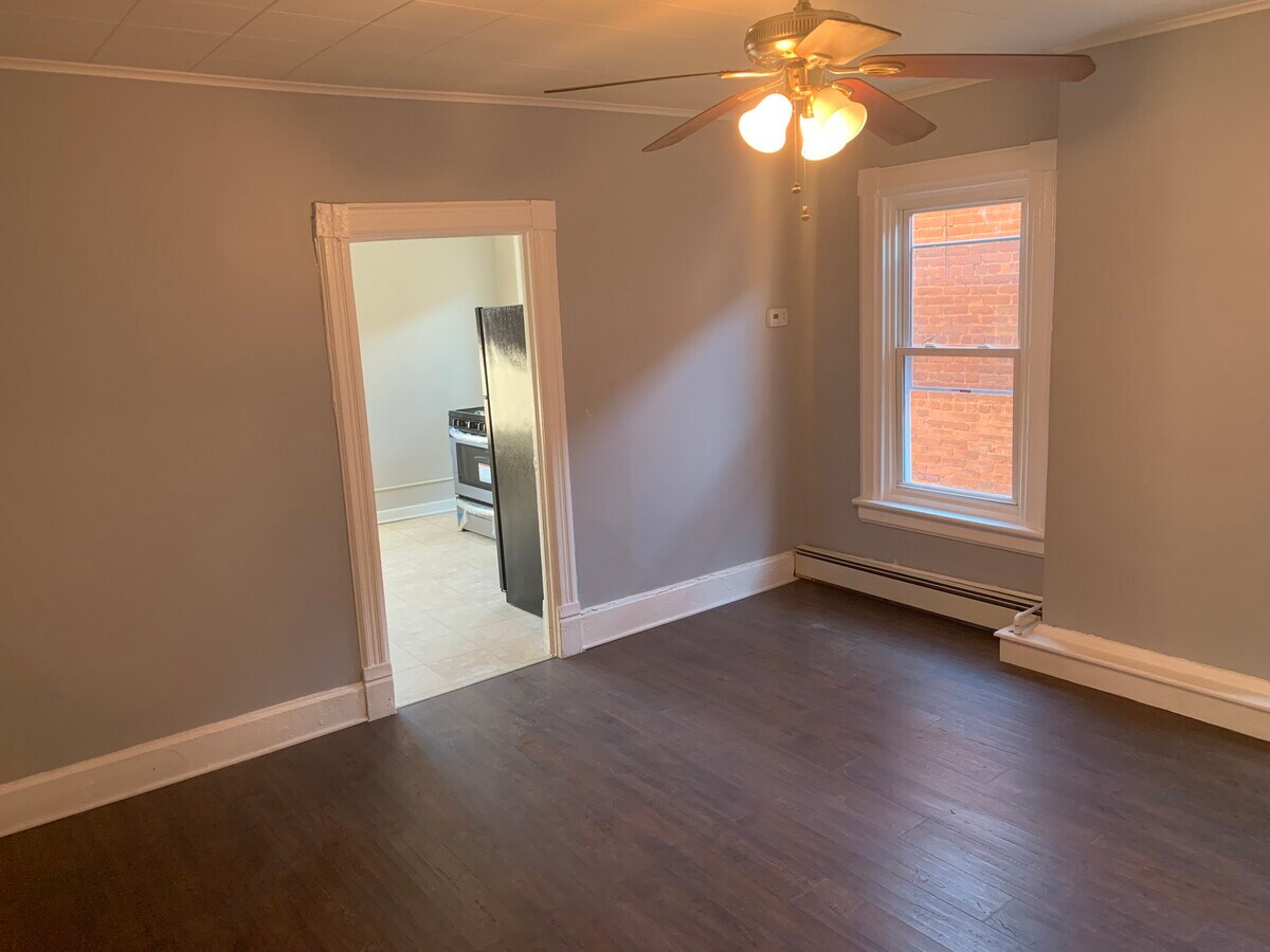 Living room - 551 Main St Unit 1