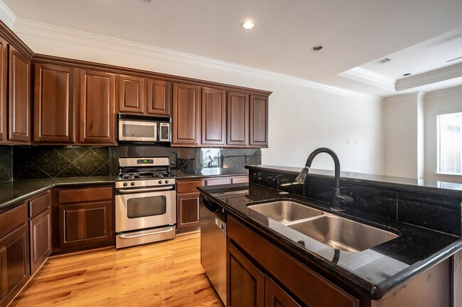 Photo - 308 Grove St