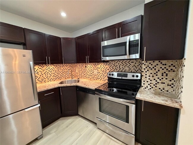 Building Photo - 2426 SE 17th St Unit 207A