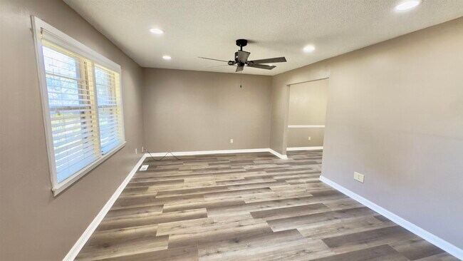 Photo - 2563 Hacks Cross Rd