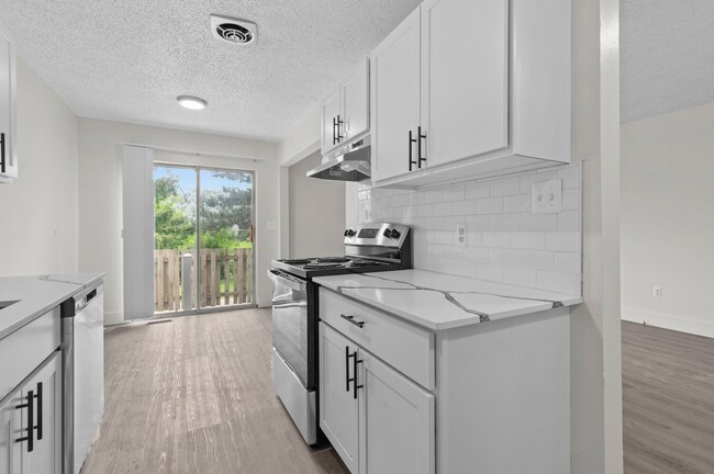 Building Photo - Sterling Lake - Sterling Heights, MI Rental