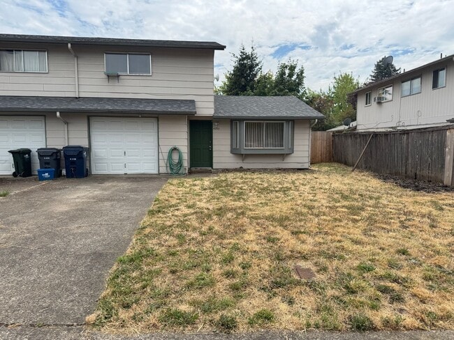 Building Photo - Updated 2 bedroom 1 1/2 bath duplex in Springfield!