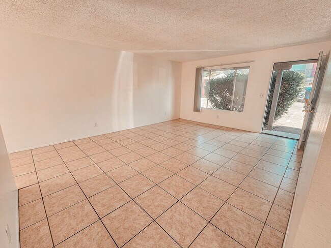 Photo - 1 month free rent move in promotion! Don't... Unit Bev1622-15