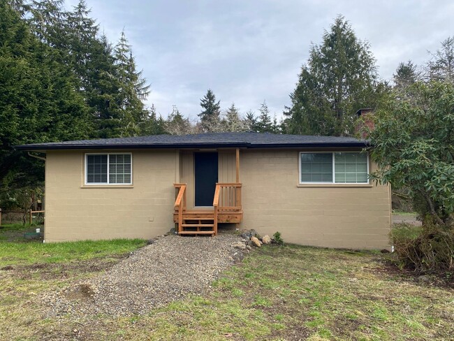 County Setting in Long Beach, WA Completel... - County Setting in Long Beach, WA Completel... House