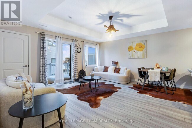 Photo - 804 Parnian Private