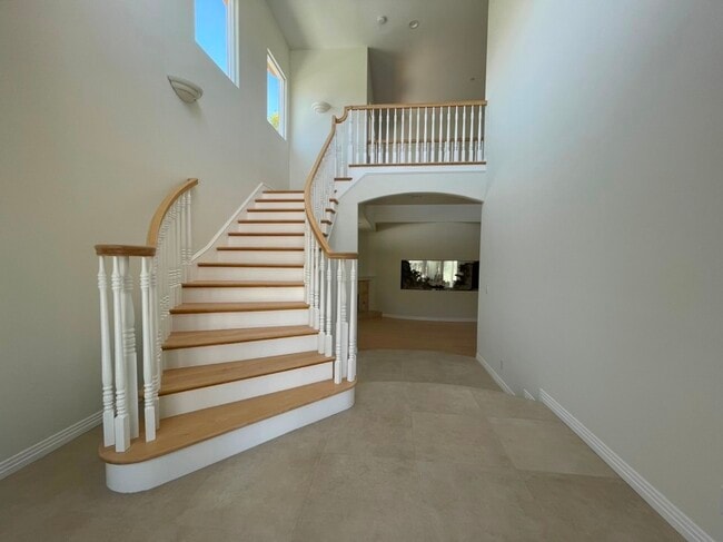 1120 Steinhart Ave