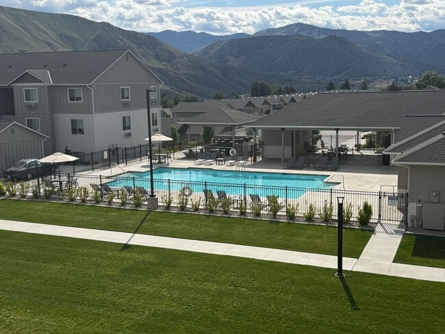 Building Photo - Beautiful 2 Bedroom/ 2 Bath Apartments Lea... Unit 221