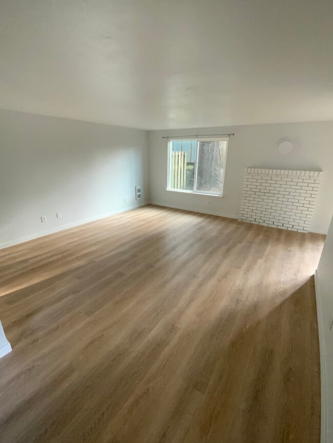 Photo - West Olympia 3bdr 1.5bath Townhome w/ garage & parking & addtional office