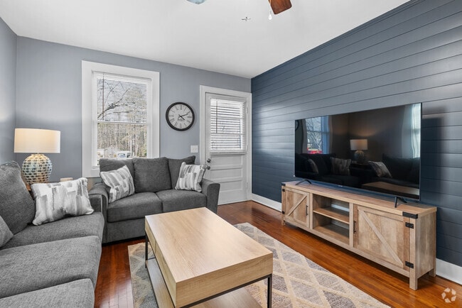 Building Photo - 305 Pennington St Rental
