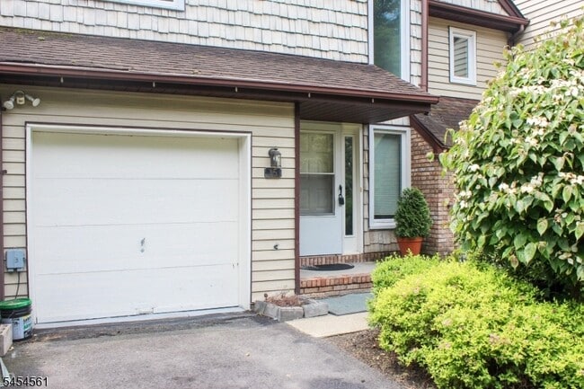Photo - 15 Averell Dr