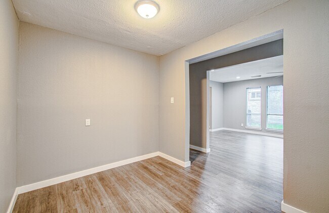 Photo - 2554 River Ridge