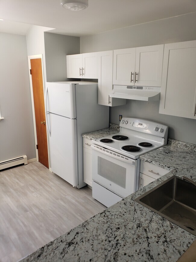 Kitchen - 222 Blake Rd