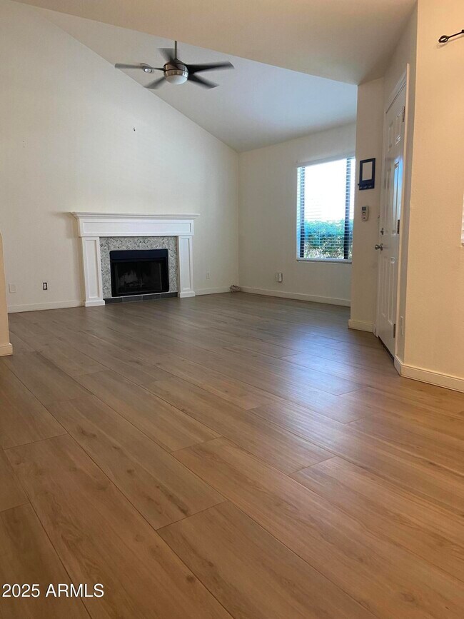 Building Photo - 3441 N 31st St Rental