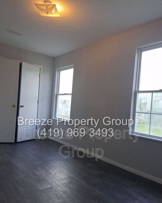 Photo - 133 W Warren Ave