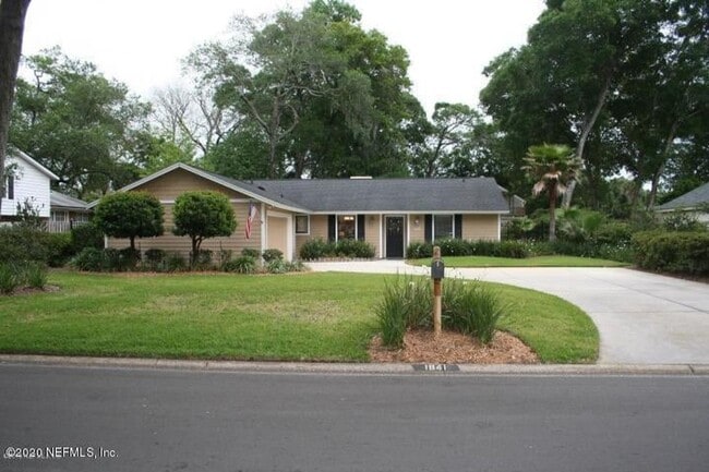 Building Photo - 1841 Twelve Oaks Ln E