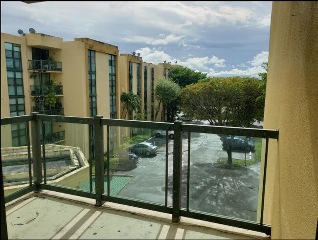 Photo - 11750 SW 18th St Unit 403