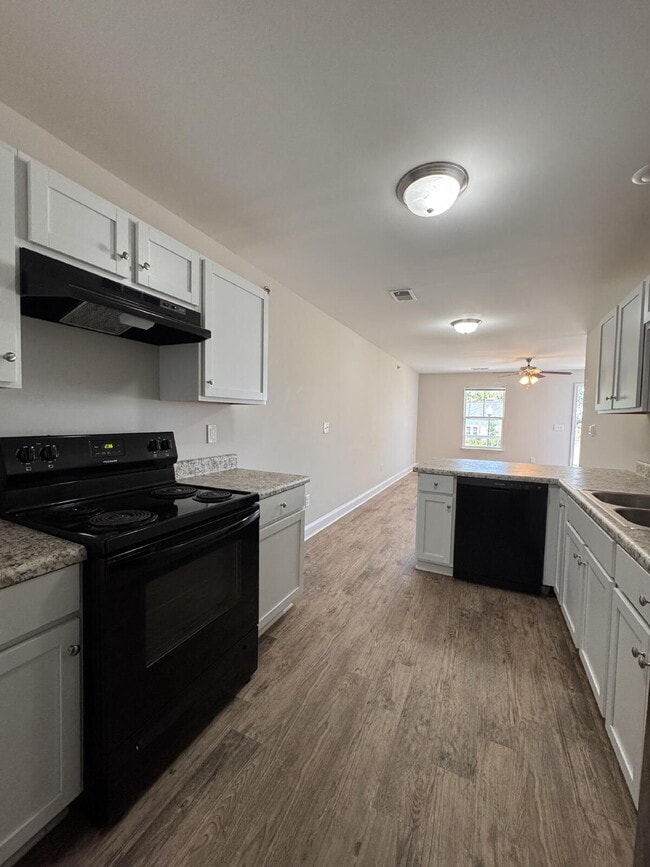 Photo - Inquire today on how to get FREE rent! Unidad A