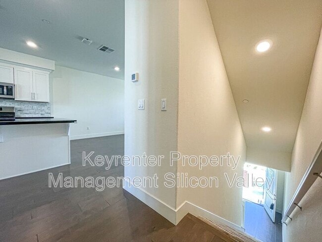 Photo - 37549 Willow St