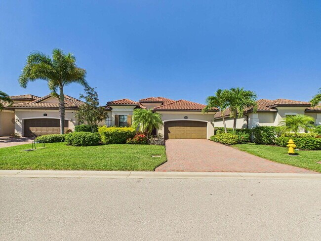 Building Photo - SEASONAL RENTAL – Available November throu...