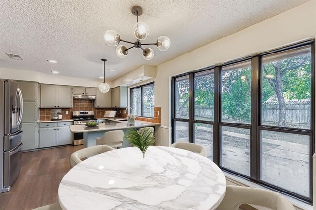 Photo - 521 Dennis Dr