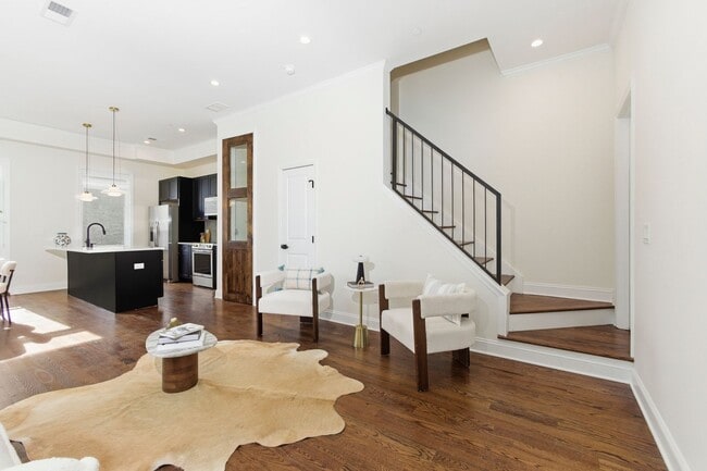 Photo - 2926 W Oxford St Unit C (Middle)