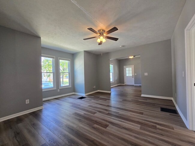 Photo - 301 W Graham St