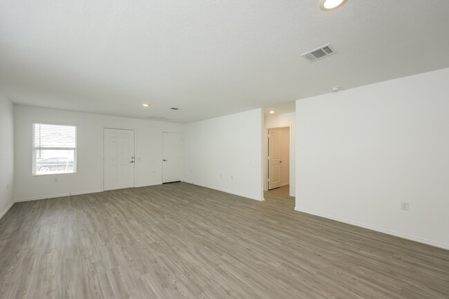 Photo - 4515 Emma Way