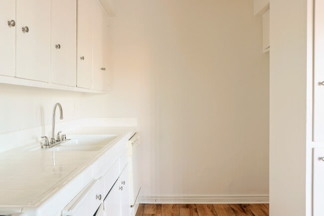 Photo - Vanowen Villas