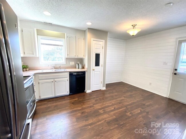 Photo - 15 Linestowe Dr