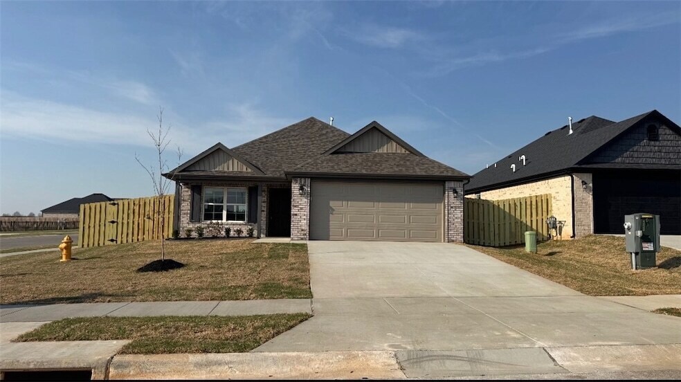 Photo - 1100 Maclaren Ave