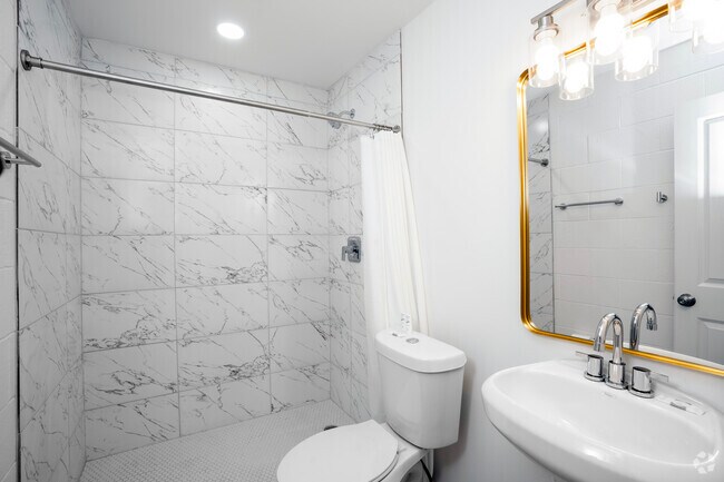 Baño - 1HAB, 1BA - 252SF - McAllen Apartments