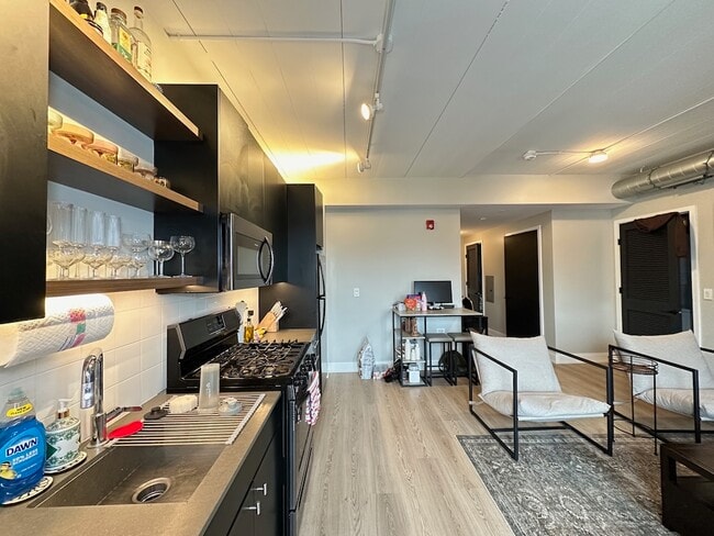 Photo - 941 W Belmont Ave Unit 804