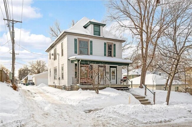 Exterior Front 1 - 1110 27th Ave NE