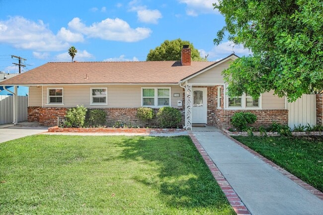 Photo - Stunning Northridge 4+2 Single Family House