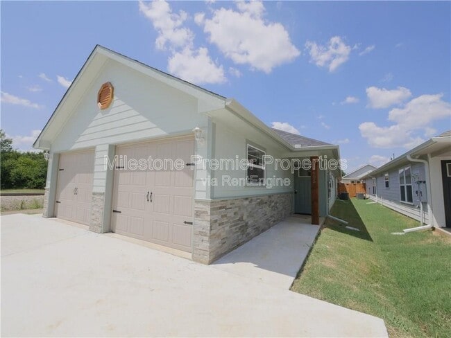 Building Photo - 605 E Carter St