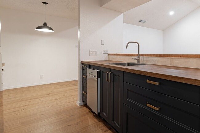 Photo - 100 Nicole Cove Unit B