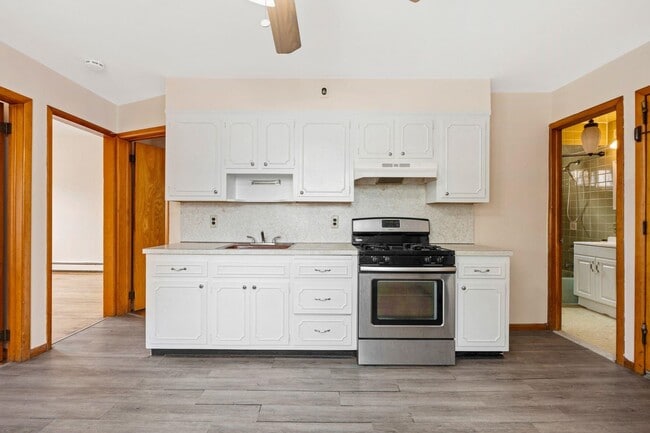 Photo - 39 W 51st St Unit 3