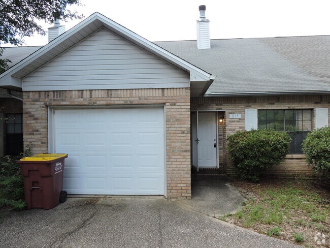 Building Photo - 813 Valley Rd Rental