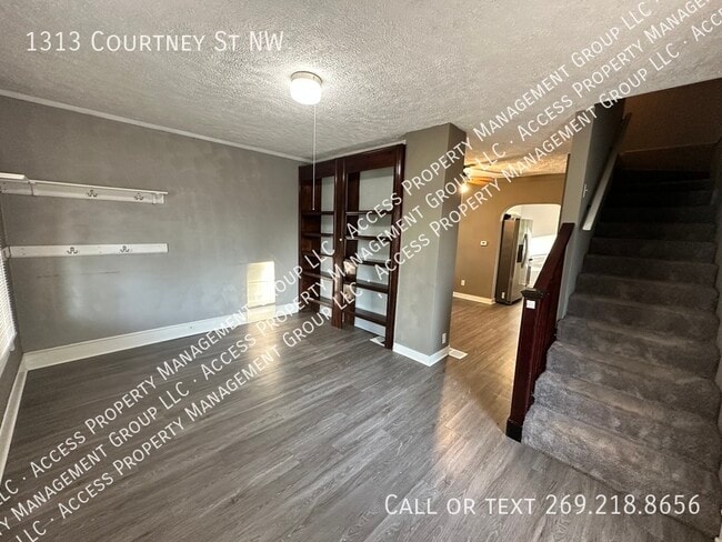 Photo - 1313 Courtney St NW