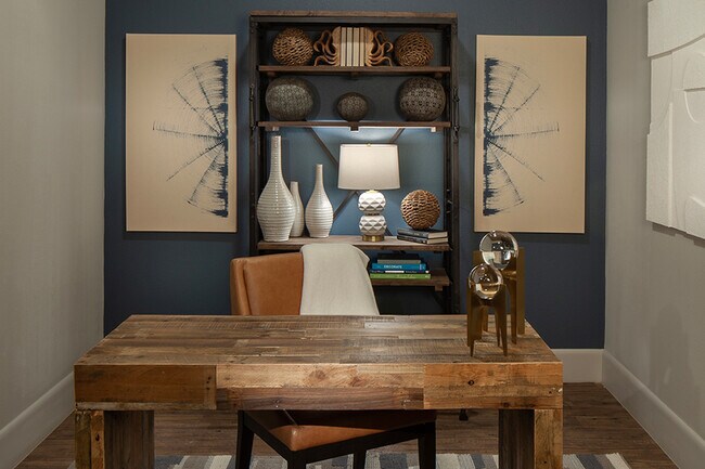 Large study or extra guest bedroom