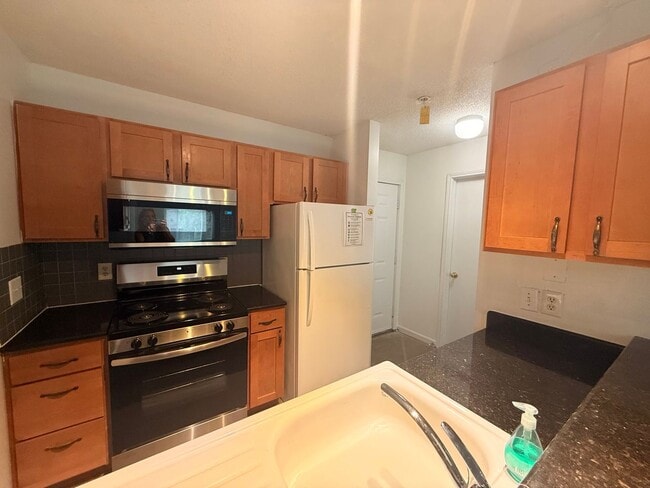 Photo - 1511-102 GRADUATE LN
