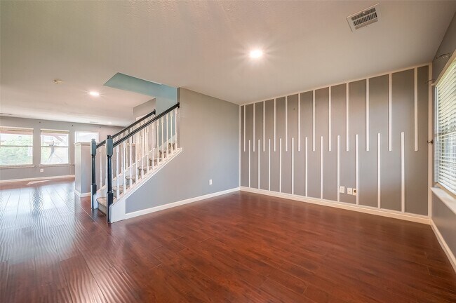 Photo - 9226 MacMillan Ln