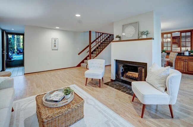 Photo - 546 Great Elm Way